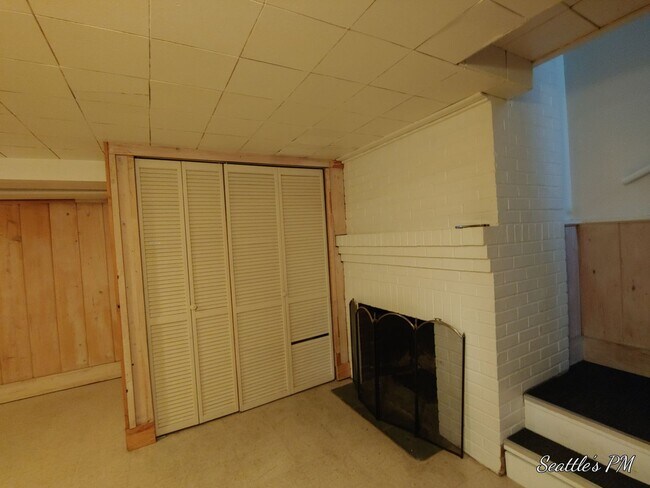 Building Photo - Beautifully Updated 4 Bedroom Home in Sherdian Beach- Includes Beach Club Access