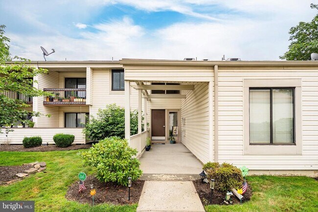 Primary Photo - 10 Avon Dr