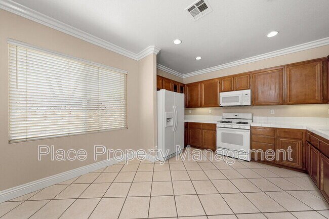 Building Photo - 6223 Avenida De Las Vistas
