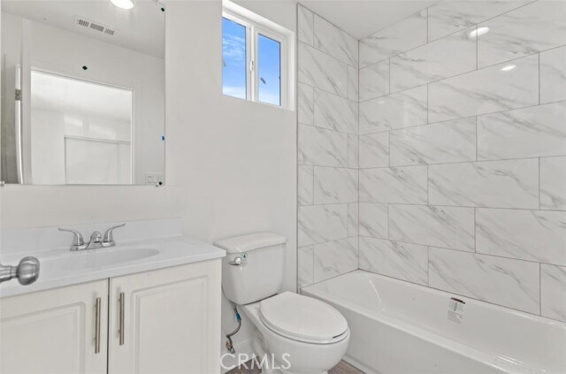 Building Photo - 705 W 80th St