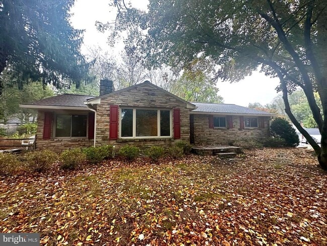 Primary Photo - 1 High Acres Dr