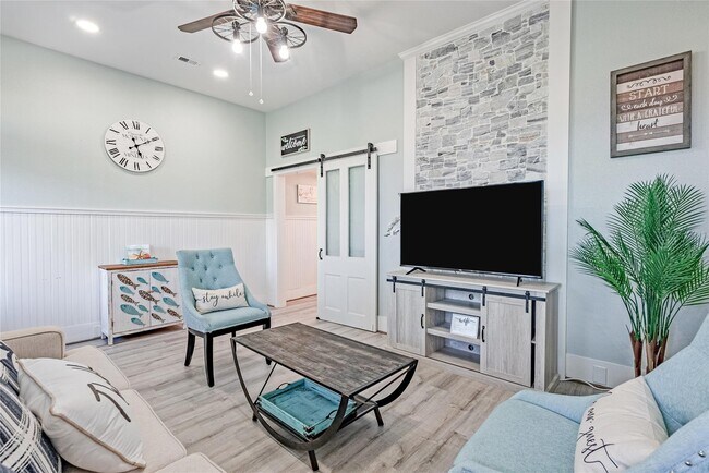 Building Photo - 1208 Avenue K