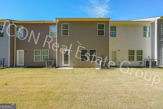 Building Photo - 124 Village Green Dr