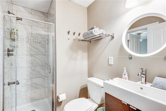 Building Photo - 1973 Desmond Dr