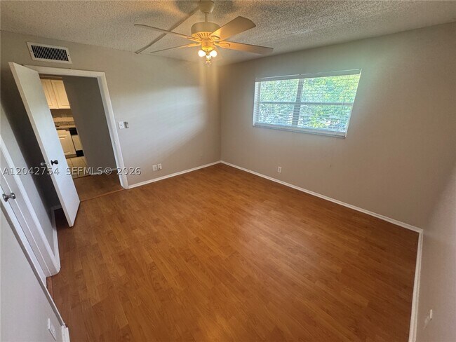Building Photo - 7910 S Colony Cir