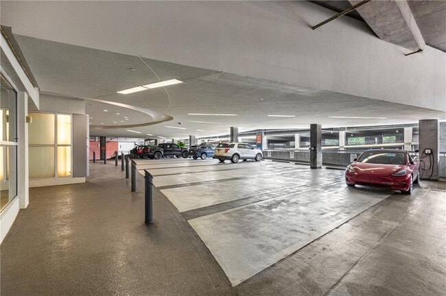 Building Photo - 943 Peachtree St NE