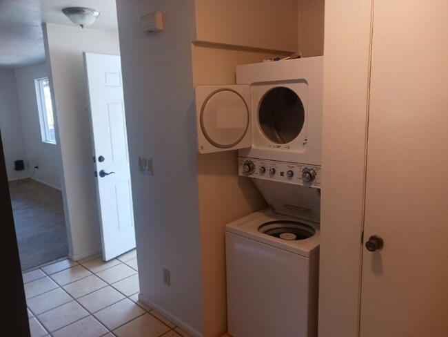 Building Photo - 1409 N 7th St