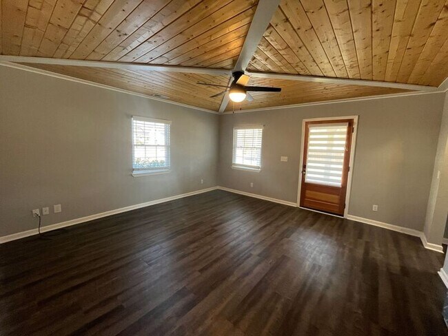 Building Photo - 5501 St Elmo Ave