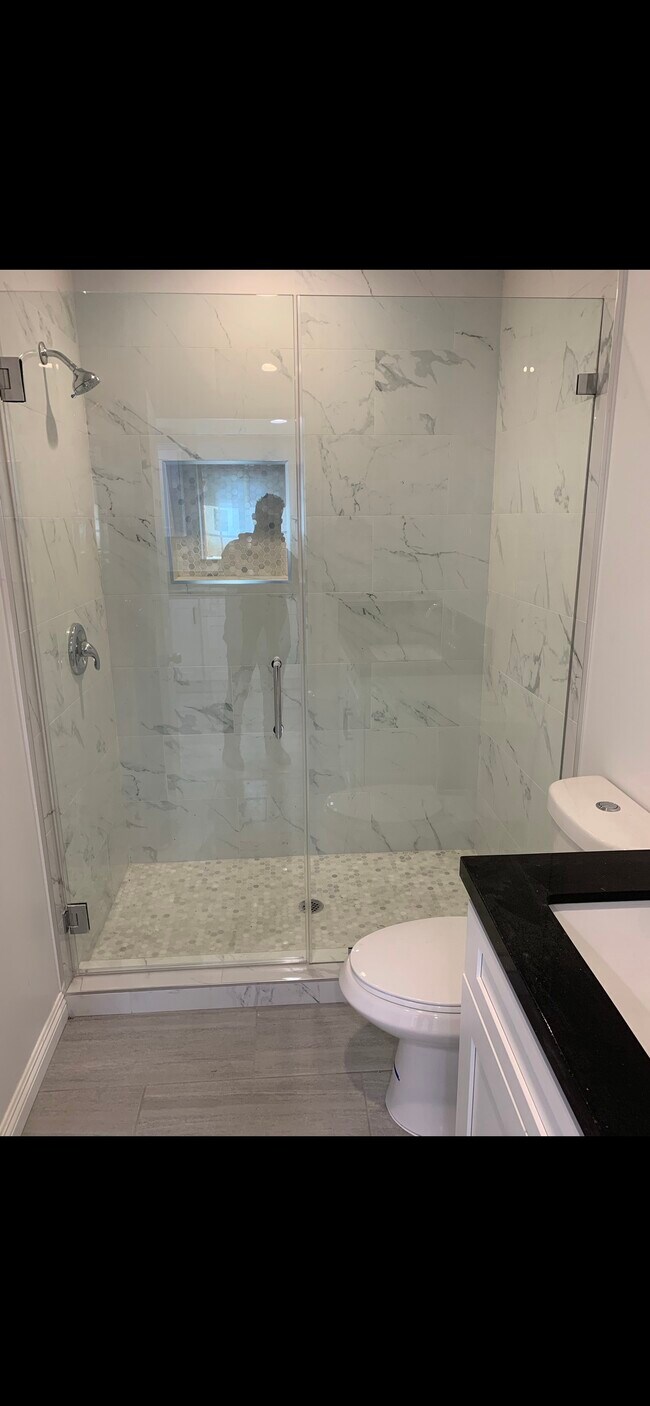 Building Photo - 10348 Petit Ave