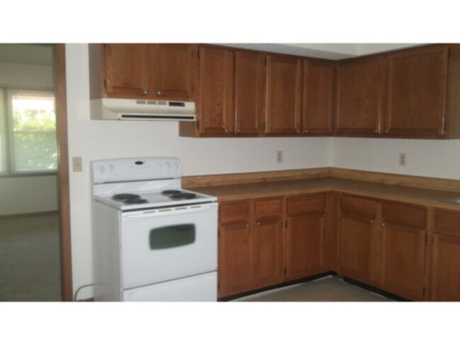 Building Photo - 410 Warrior Dr