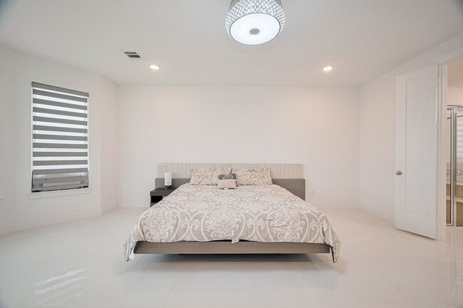 Building Photo - 18311 Licola Mdw Ln