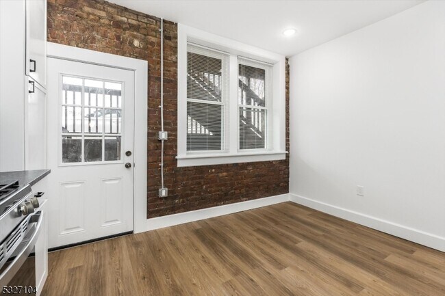 Building Photo - 200 Forest St