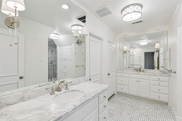 Building Photo - 4437 Larchmont St
