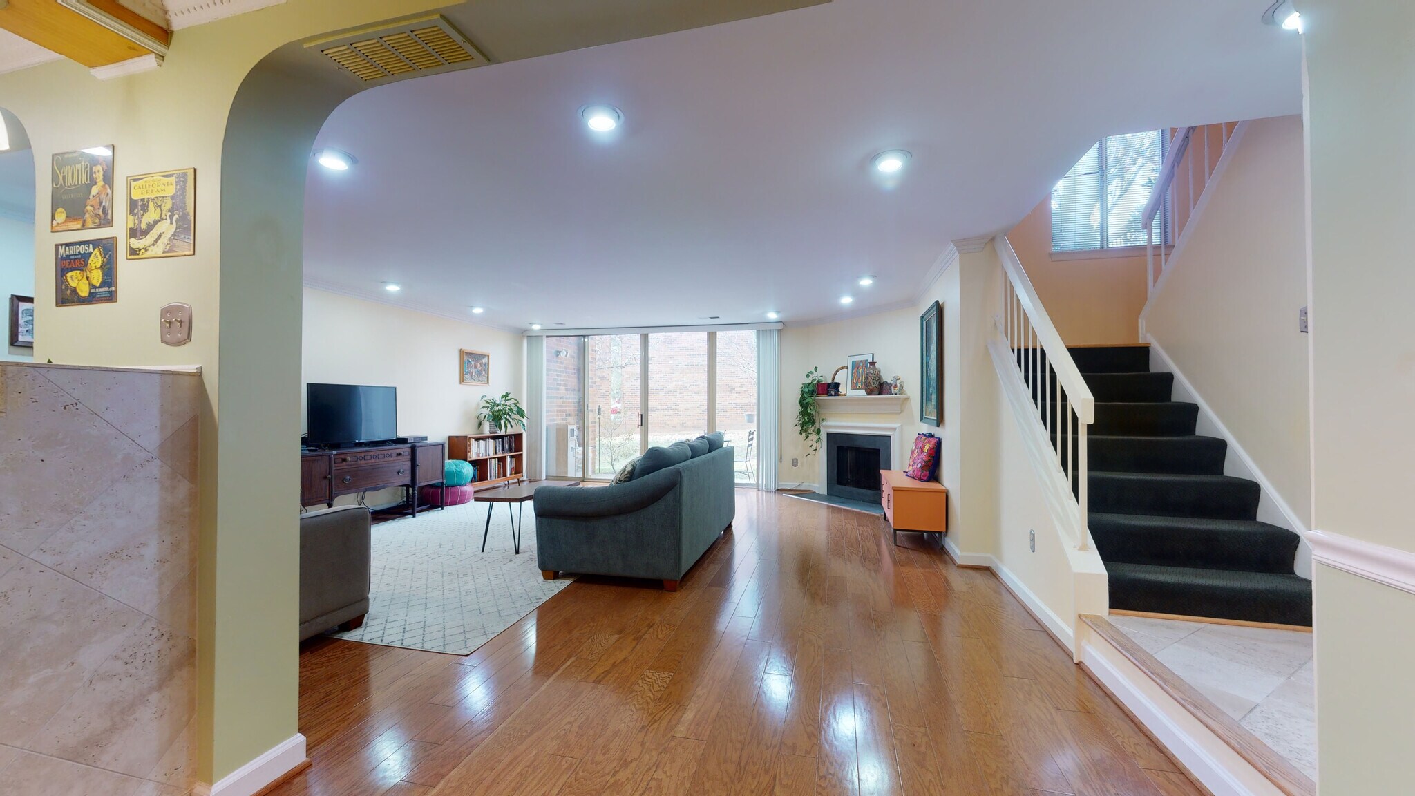 Building Photo - 1635 S Hayes St