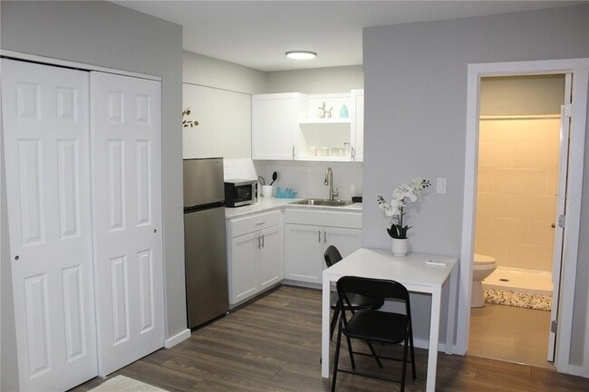 Building Photo - 6027 1st Ave S