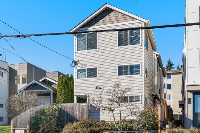 Building Photo - 1213 6th Ave N