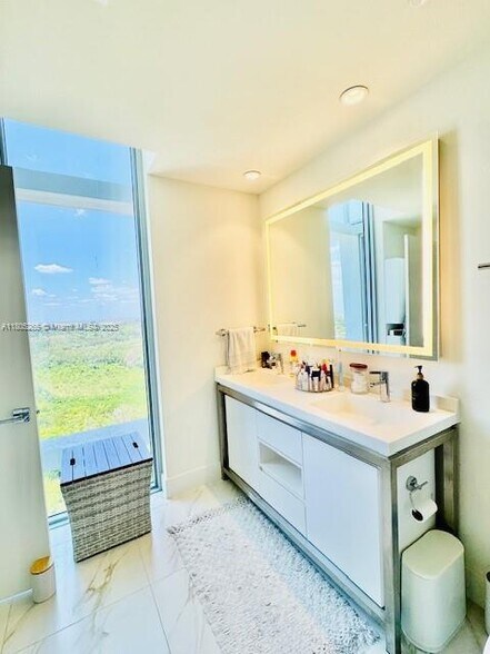 Building Photo - 2000 Metropica Way