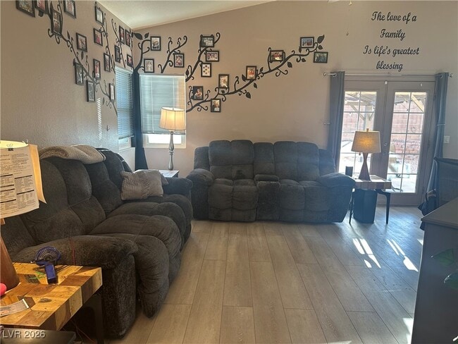 Building Photo - 820 Bergamont Dr