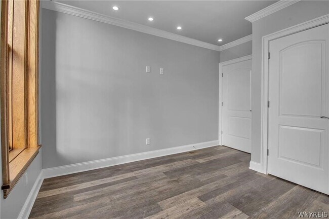 Building Photo - 27 Main St