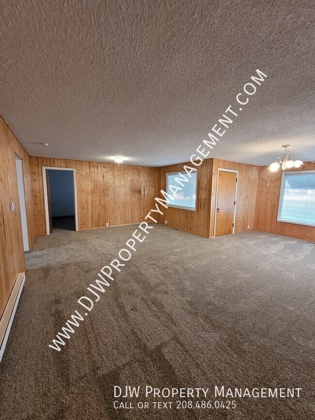 Building Photo - 16425 Farmway Rd