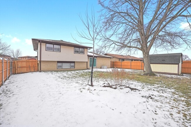 Building Photo - 11201 Deerpath Ln