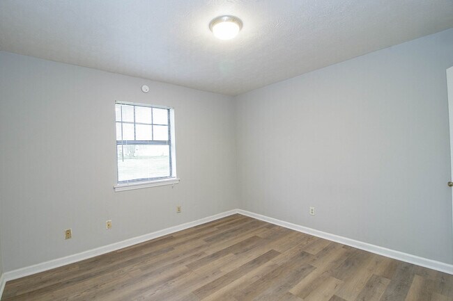 Building Photo - 23-423 Thompsonville Ln