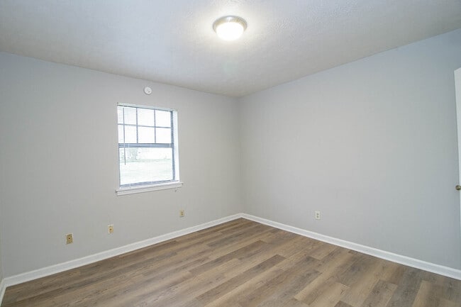 Building Photo - 404 -23 Thompsonville Lane
