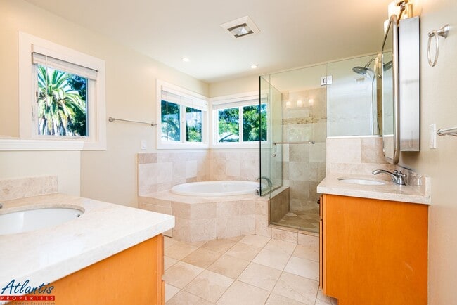 Building Photo - Gorgeous Mountain View Home Near Downtown