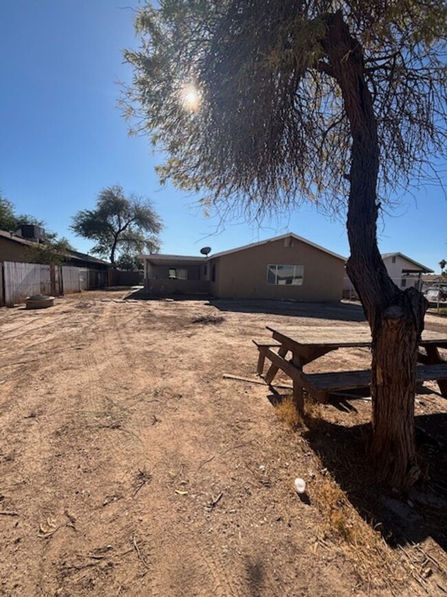 Building Photo - Spacious 3-Bedroom, 2-Bath Home with Moder...