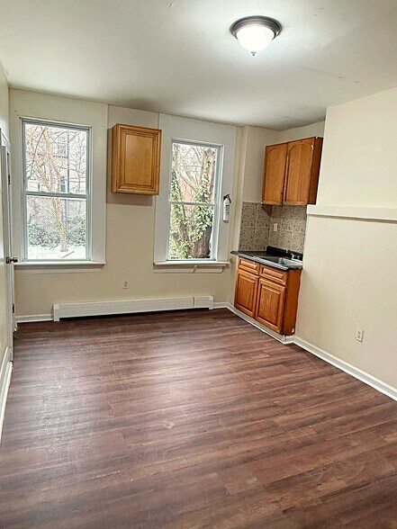 Building Photo - 123 Highland Ave