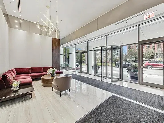 Building Photo - 1235 S Prairie Ave