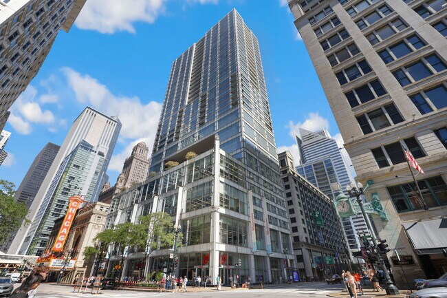 Primary Photo - 8 E Randolph St