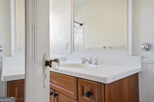 Building Photo - 2814 Peachtree Rd NW