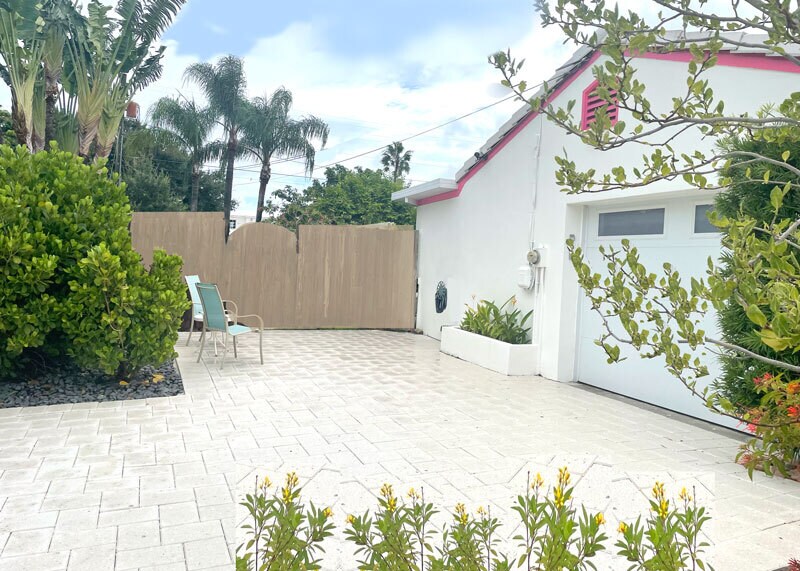 Building Photo - 902 S Palmway