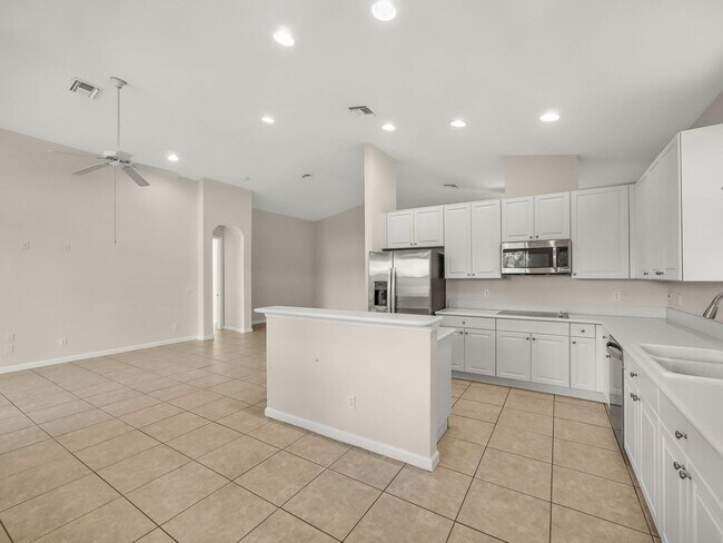 Building Photo - 1863 SW Jamesport Dr