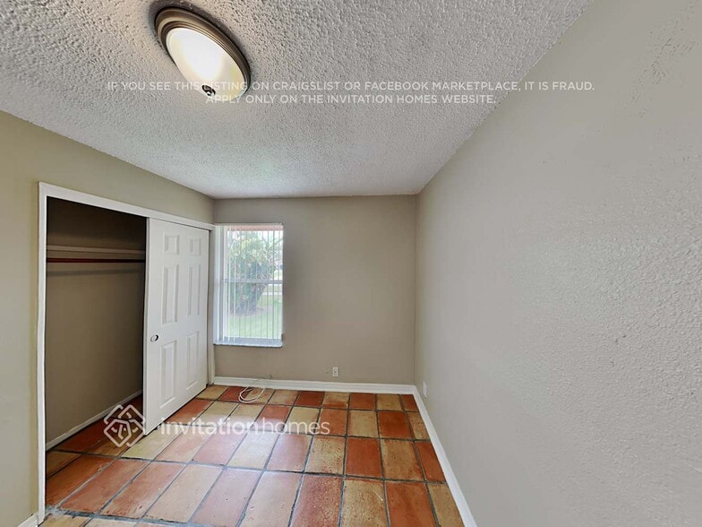 Building Photo - 5808 NW 19th Ct