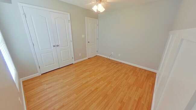 Building Photo - 622 Thorncliff Dr