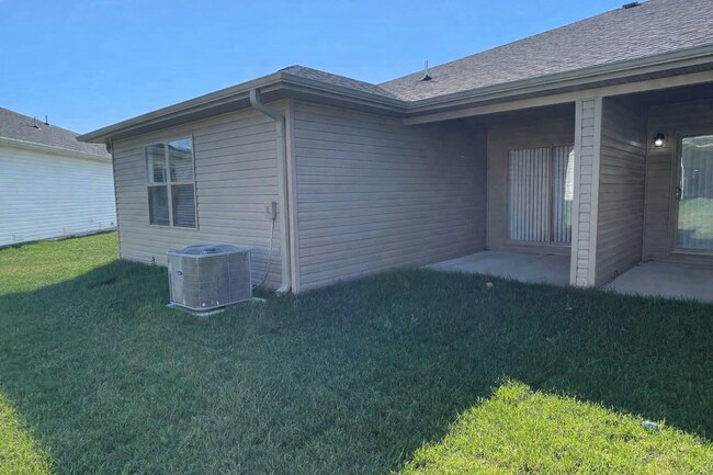 Building Photo - Tired of Nightly Rental Rates - New Never Occupied - Brand New 2 bedroom 2 bath Duplex in Kimberl...