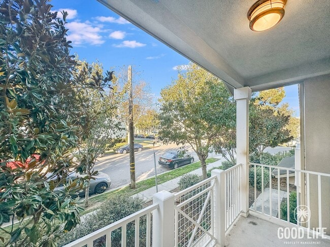 Building Photo - Modern 3-Story Townhome in Bay Park – 3BR/3.5BA with Pool, Balcony & In-Unit Laundry