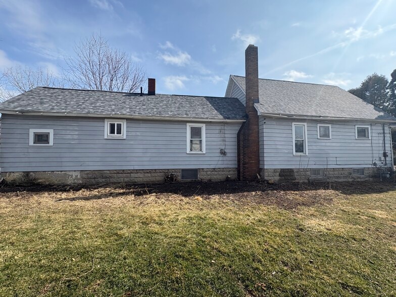 Building Photo - 1030 W 17th St