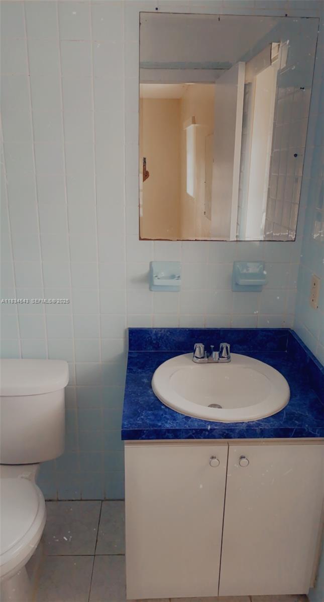 Building Photo - 10901 N Kendall Dr