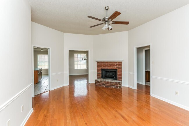 Building Photo - 4111 Meadow Ct Dr