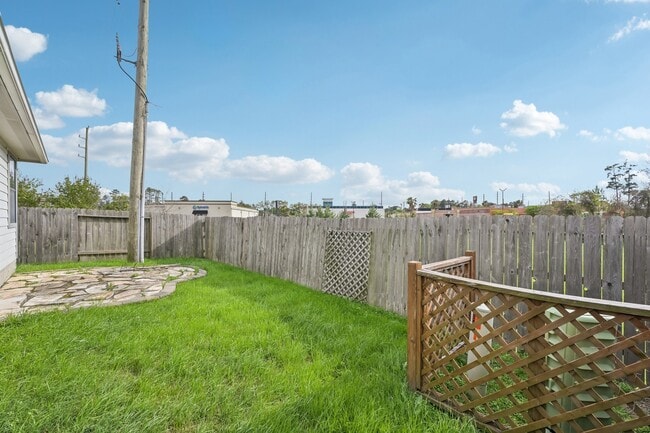 Building Photo - 618 Aulia Ln