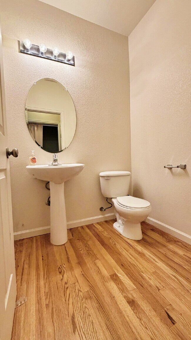 Building Photo - Fantastic 4 Bed 2.5 Bath + Office 2 Car Attached Garage in Murphy Creek Community Pool + Tennis C...