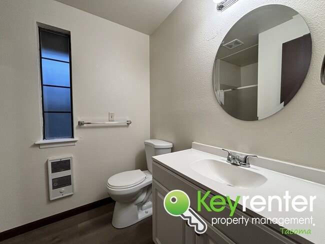 Building Photo - Comfortable Upstairs 2 Bedroom 2 Bath Rental in Private Community Near Fircrest!