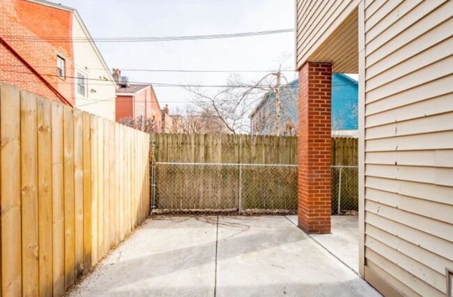 Building Photo - 3 Bedroom 1.5 Bath - Pittsburgh