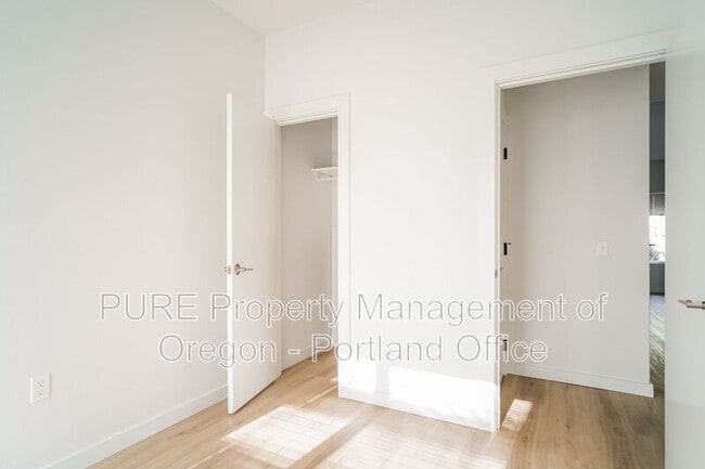 Building Photo - 5878 N Harvard St