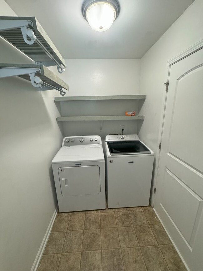 Building Photo - Beautiful Newly Renovated Home in a Quiet ...