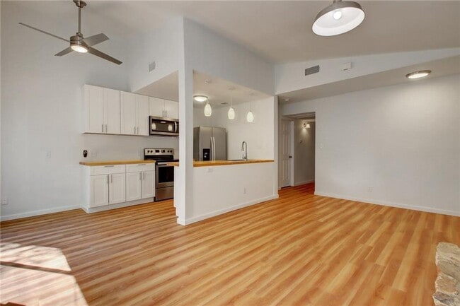 Building Photo - 12820 Copper Cliff Ave