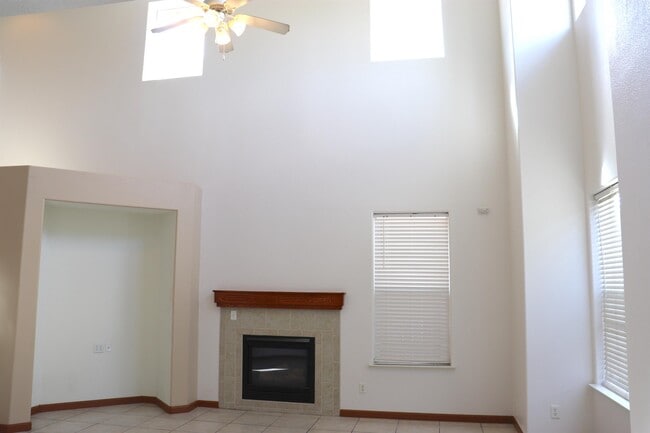 Building Photo - 2346 E Early Ave